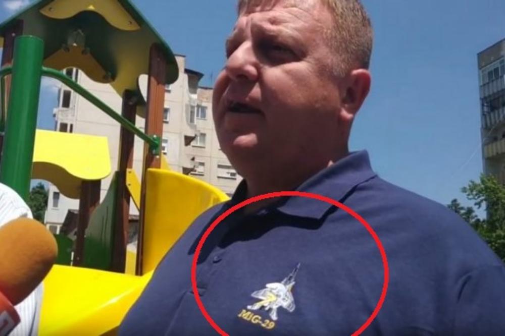SVI SE SMEJU BUGARSKOM MINISTRU ODBRANE! Dok je pričao o kupovini američkih aviona DETALJ NA MAJICI ga je osramotio