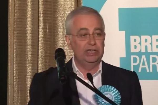 ORTAK RADOVANA KARADŽIĆA IZ 1992. GLAVNA POLITIČKA TEMA U BRITANIJI: Isplivalo koje su ga sve SLUŽBE slušale!