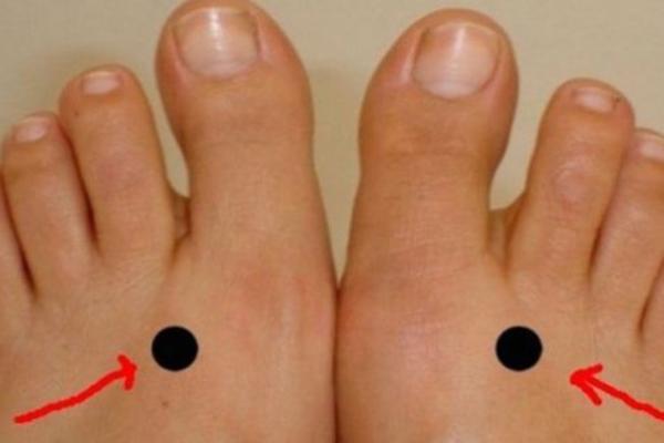 ČVRSTO PRITISNITE I DRŽITE OVU TAČKU TAČNO 2 MINUTA: Toliko je korisno za vaš organizam da ćete OSTATI U ČUDU!