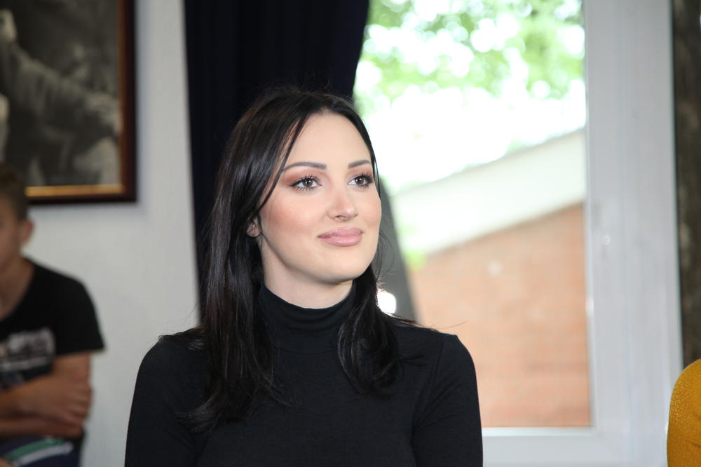 MEDIJI SU BRUJALI O FILIPOVOJ PREVARI: Prija PRIZNALA da li mužu PROVERAVA PORUKE i šta se zbiva u četiri zida!