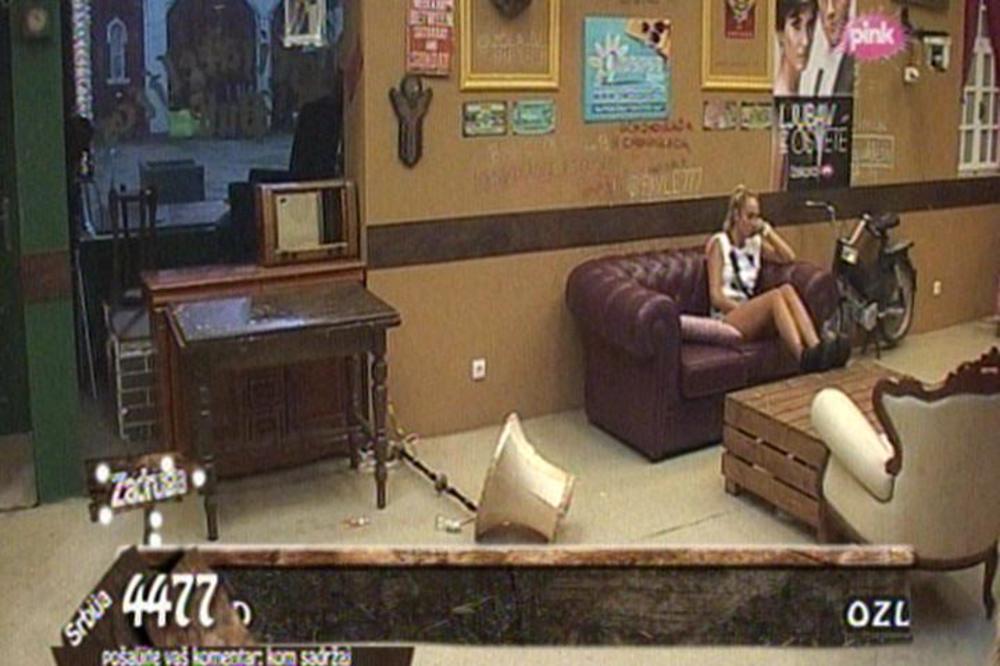 NOVA LUNINA HISTERIJA MARKO PUCA, A I VI ĆETE POLUDETI OD NJE: Hoćeš da me uništiš? Pi**o jedna smrdljiva!  (VIDEO)