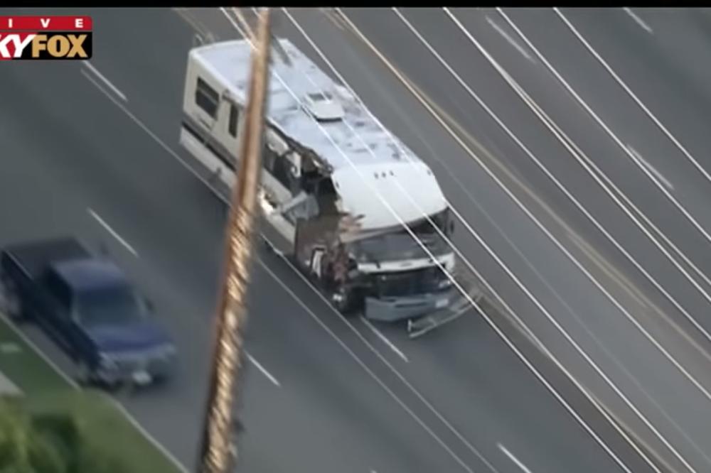 OVO IMA SAMO NA FILMU! Policija je jurila ŽENU čak 30 MINUTA, izazvala 6 sudara, iz njenog vozila ISKOČIO PAS