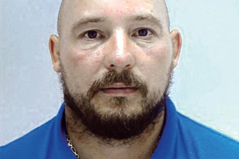 MAJKA MU SE UBILA, BRAT MU JE UPUCAN U GLAVU: "Nasmejani ubica" otkrio šta se krije iza njegovog LEDENOG OSMEHA