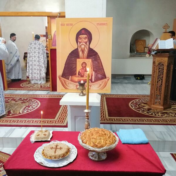 VERNICI IZ GRAČANICE I DRUGIH SELA NA KOSOVU STIGLI U CRKVU: Obeležena slava u Prištini