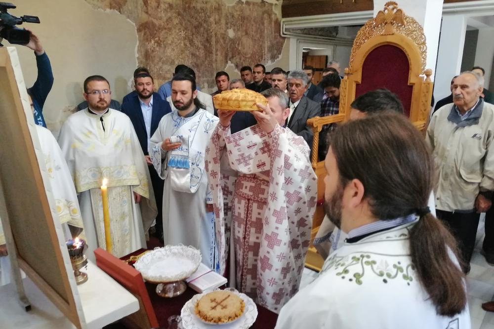 SLAVILI SMO SV. NIKOLU I KRSTILI SE USRED PRIŠTINE: Srpski poslanik je zaplakao, deca se PRIČESTILA, zvona se orila