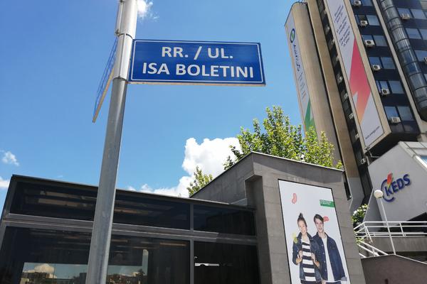 ALBANCI SU UBICU SRBA SMESTILI PORED BILA KLINTONA I DALI MU ULICU! Ko je čuveni ISA koji je OTIMAO Srbiji Kosovo?