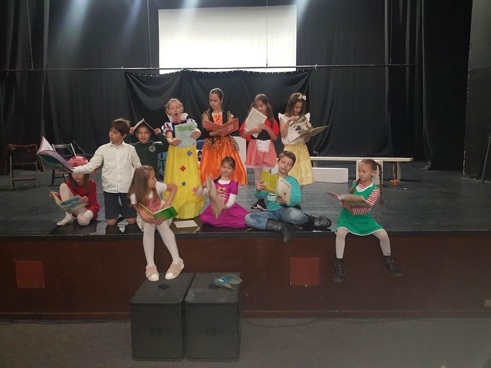 Mladi glumački ansambl  