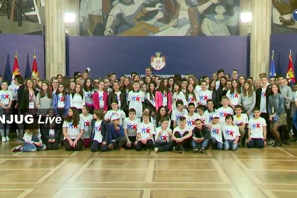 PREDSEDNIK PRIMIO KLINCE U ZGRADI PREDSEDNIŠTVA: Obraćanje Vučića deci učesnicima Svesrpskog dečjeg sabora (VIDEO)