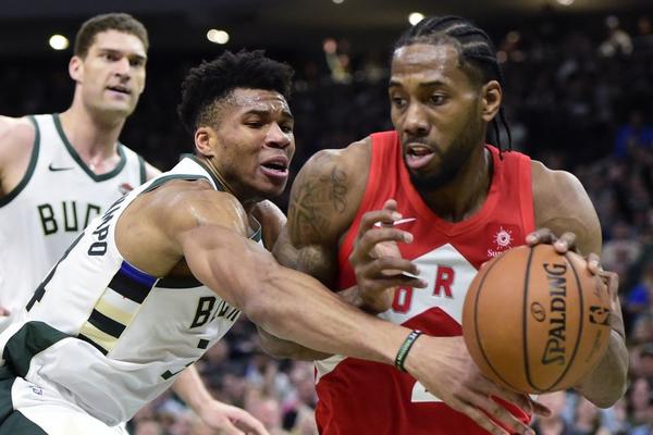 'KANDŽA' LENARD OTKINULA GLAVU JELENIMA: Toronto napravio brejk u finalu istoka, Adetokumbo nestao sa terena!