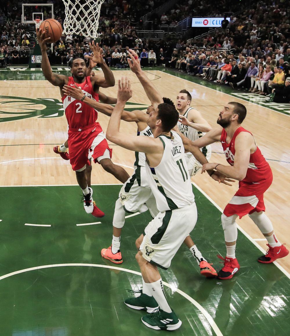 Kavai Lenard je bio nezaustavljiv za igrače Reptorsa