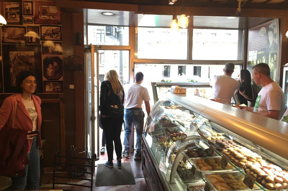 ZATVORENA ČUVENA POSLASTIČARNICA U BEOGRADU: Nakon 172 godine STAVLJEN KATANAC na vrata, oglasili se VLASNICI!