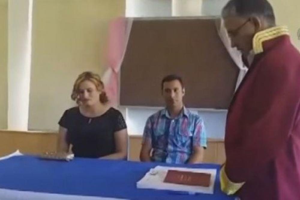 MLADOŽENJA URADIO SRAMOTNU STVAR NA SVOM VENČANJU: Posle ove njegove izjave MATIČAR JE ODMAH NAPUSTIO SALU! (VIDEO)