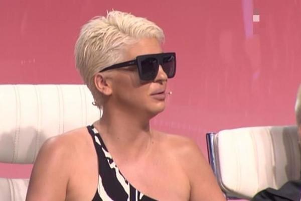 KARLEUŠA ZAPLAKALA KAO MALO DETE: Više nije izdržala! Objavljen snimak na kojem je POTPUNO SLOMLJENA! (VIDEO)