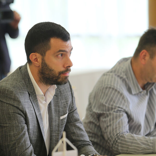 Dovodili ga u vezu sa poznatom starletom, pa napravio gala svadbu 700 zvanica! Evo ko je sin Milorada Dodika