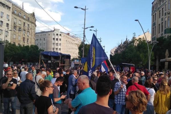 DVADESET I PETI PROTEST U BEOGRADU: Građani se okupili kod Terazijske česme
