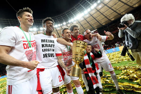 HRVAT ISPISAO ISTORIJU: Bajern u velikom stilu do duple krune!