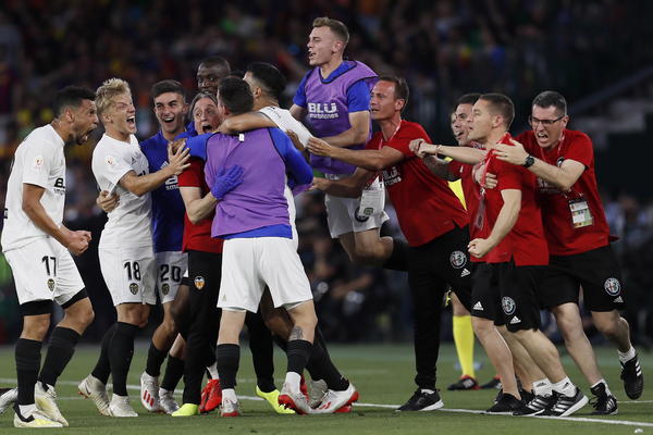 BARSELONA JE NA KOLENIMA: Valensija srušila Katalonce za trofej posle 11 godina!