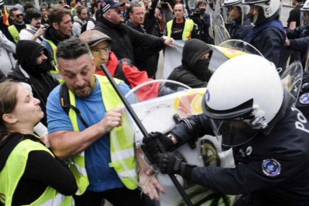 IZ BRISELA SE ORI SLOGAN "SLOBODA": Stotine demontranata se uputilo ka sedištu EU zbog korona mera!