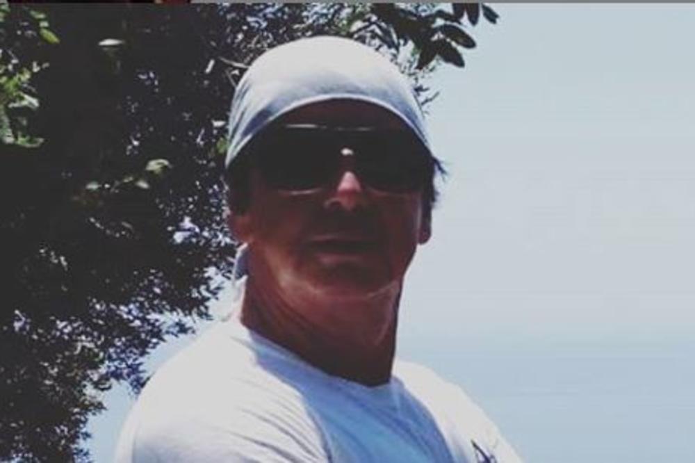 PODMLADIO SE: Nekad su mu se SMEJALI ZBOG FRIZURE i taman kad su ga svi po njoj upamtili, on im se OSVETIO (FOTO)