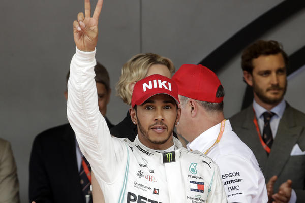 SVE JE U NIKIJEVOM ZNAKU: Hamilton slavio u Kneževini pa se emotivnom porukom oprostio od Laude!