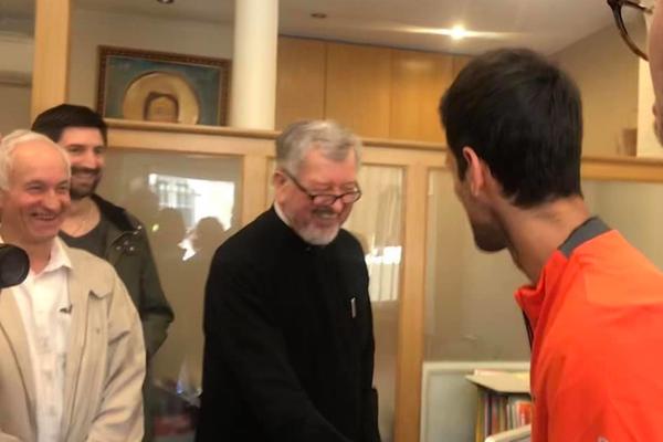 ĐOKOVIĆ POKAZAO KOLIKI JE PRAVOSLAVAC: Najbolji teniser sveta posetio srpsku crkvu u Parizu pred početak RG!