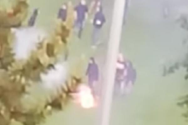 STRAŠAN SNIMAK! VRAĆAO SE S NEDELJNOG RUČKA I NALETEO NA TUČU BBB-TORCIDA: Završio je sa teškim telesnim povredama!