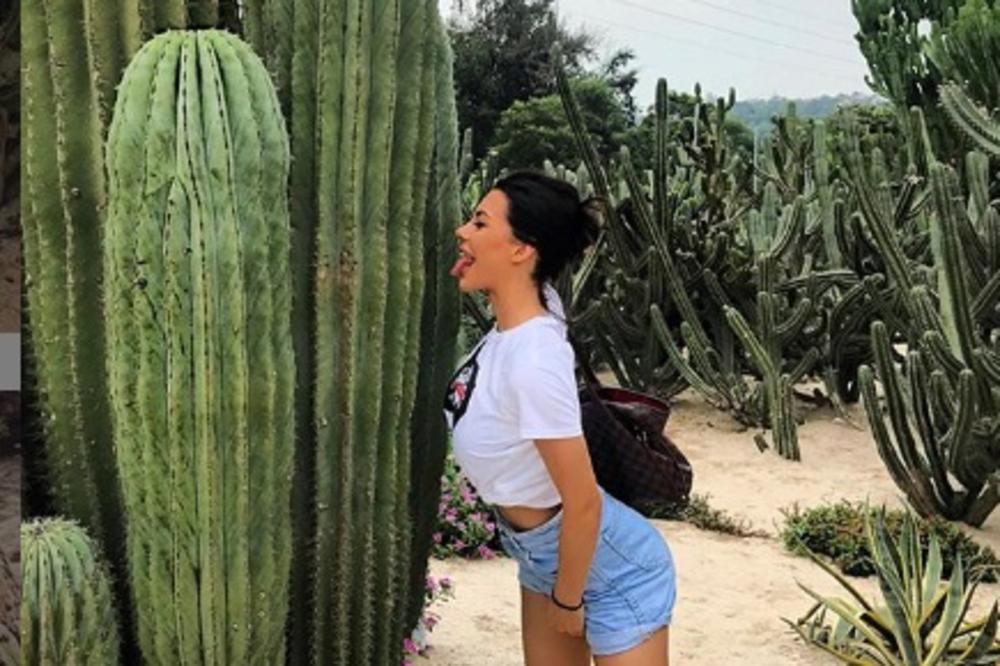 ONA JE ĆERKA NAŠEG POZNATOG PEVAČA, BILA JE U VEZAMA SA NJEGOVIM KOLEGAMA: Povukla se iz medija i živi kao BOGINJA