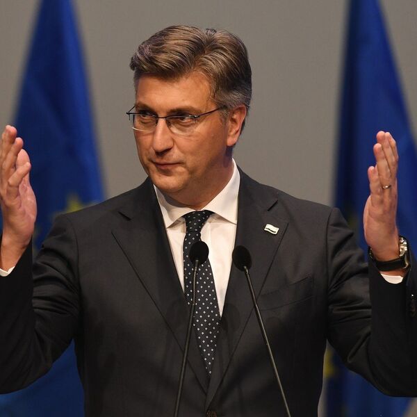 Premijer Hrvatske Andrej Plenković doveo decu kod Tompsona: Kada ih je ovaj video, odmah je sa bine...(VIDEO)