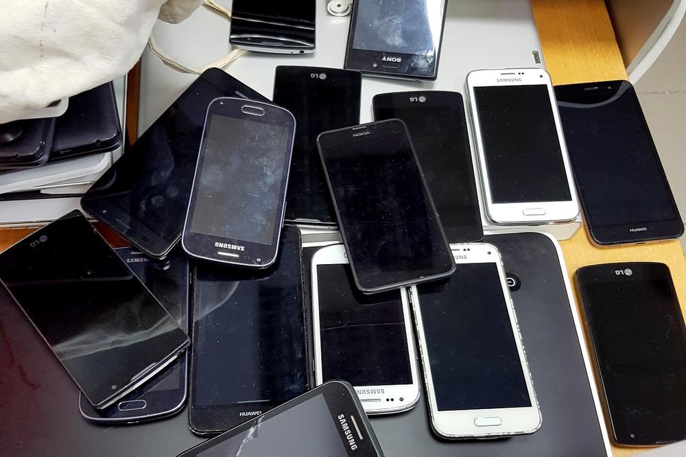 BATICA JE KREATIVAN DO BOLA! Švercovao je telefone i tablete, krio ih na tamo gde SUNCE NE SIJA (FOTO)