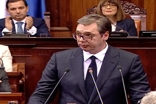 VOJSKA SRBIJE JE U BORBENOJ GOTOVOSTI! Vučić poslao OŠTRU PORUKU ZAPADU zbog napada Albanaca na Srbe na Kosovu