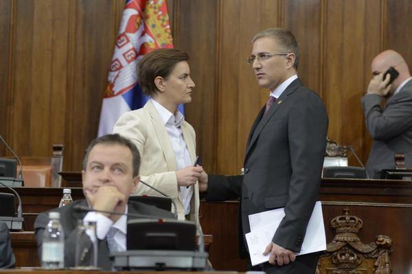 DOBRE VESTI ZA SVE KOJI SU MUKU MUČILI SA IZVRŠITELJIMA: Vlada usvojila izmenjen zakon! NE MOGU VAM ODUZETI KUĆU!