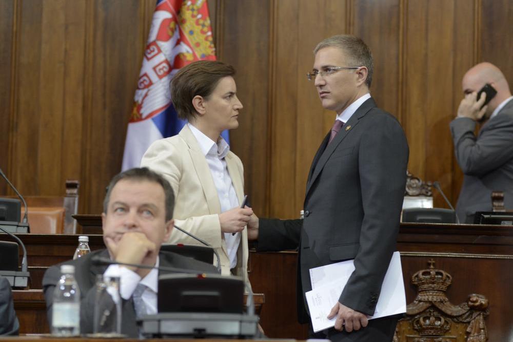 DOBRE VESTI ZA SVE KOJI SU MUKU MUČILI SA IZVRŠITELJIMA: Vlada usvojila izmenjen zakon! NE MOGU VAM ODUZETI KUĆU!