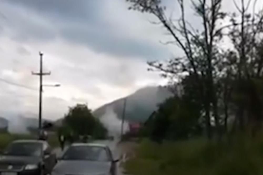 DRAMA U ZUBINOM POTOKU, IMA I RANJENIH: Pogledajte kako ROSU naoružan do zuba napada Srbe! (VIDEO)