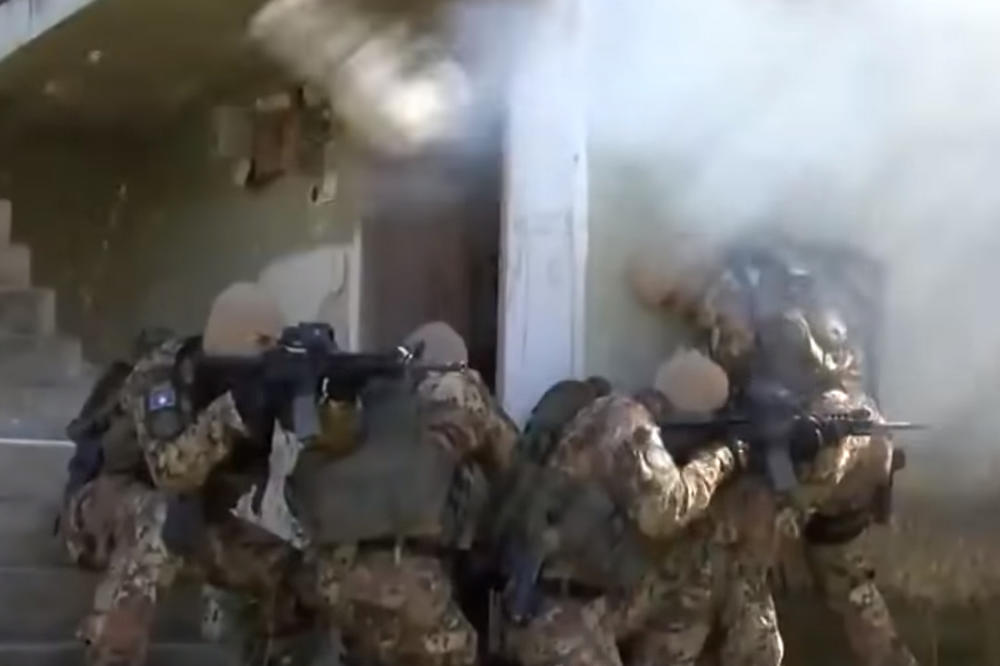 ROSU UPALI U KAFANU NA KOSOVU PA JE DEMOLIRALI! Tukli KUNDACIMA Srbe, među kojima je bilo i STARACA!