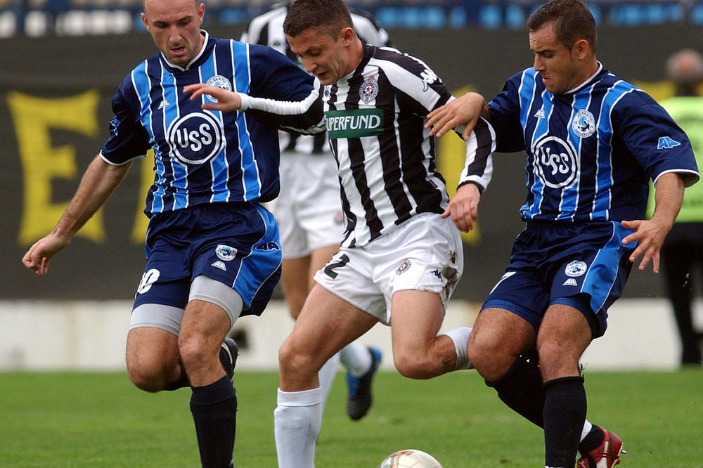 NA POLUVREMENU SAM POBEGAO U TOALET I PROVERAVAO TIKET: Batica je uleteo i prodrao se 'Mi krvarimo, a ti se zezaš?'