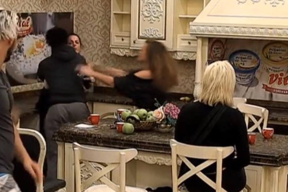 MASTOR ZVERSKI ISPREBIJAO DINU GALORINI: Nasrnuo na nju, ni OBEZBEĐENJE nije moglo da joj pomogne! (VIDEO)