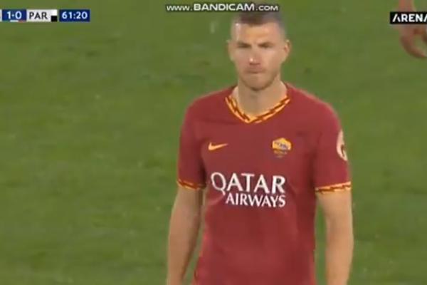 DŽEKO NAPRAVIO VELIKI SKANDAL NA OPROŠTAJU OD ROME: Navijači ga počastili zvižducima, a on im odgovorio pljuvanjem!