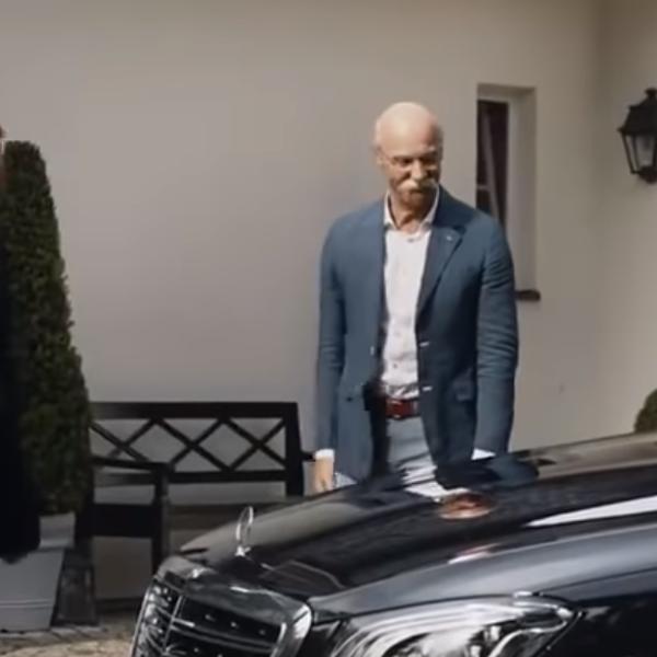 DIREKTOR MERCEDESA JE OTIŠAO U PENZIJU, A BMW JE U TO IME SNIMIO URNEBESNU REKLAMU: Ovome se smeje ceo svet (VIDEO)