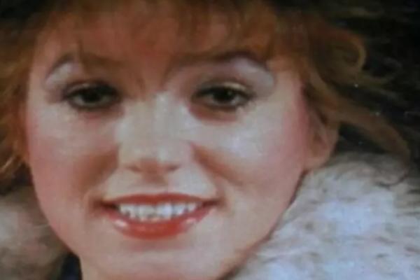 SLIKA IZ DOBA JURE! Ko je ova SRPSKA FOLK pevačica iz ČAČKA, sada ima NAJSKUPLJU KUĆU u Beogradu!