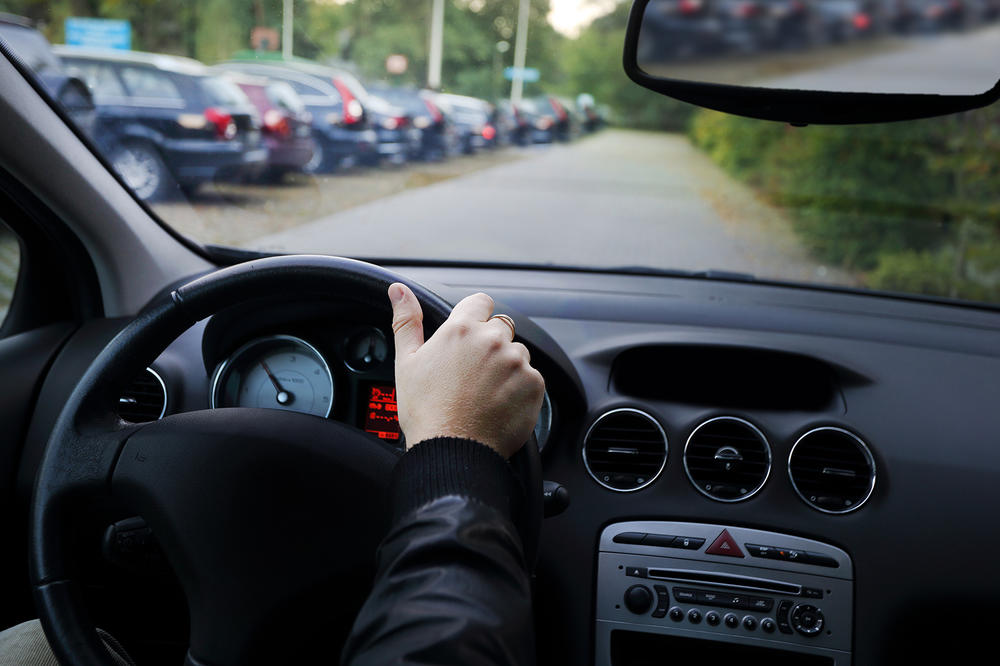 VOZAČI, DOBRO OBRATITE PAŽNJU NA OVE ZNAKOVE: Ovo može nekome da UNIŠTI ŽIVOT!