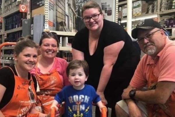 RODITELJI NISU IMALI NOVCA DA POMOGNU SVOM BOLESNOM SINU (2): Onda su se pojavili ovi RADNICI i sve ZADIVILI