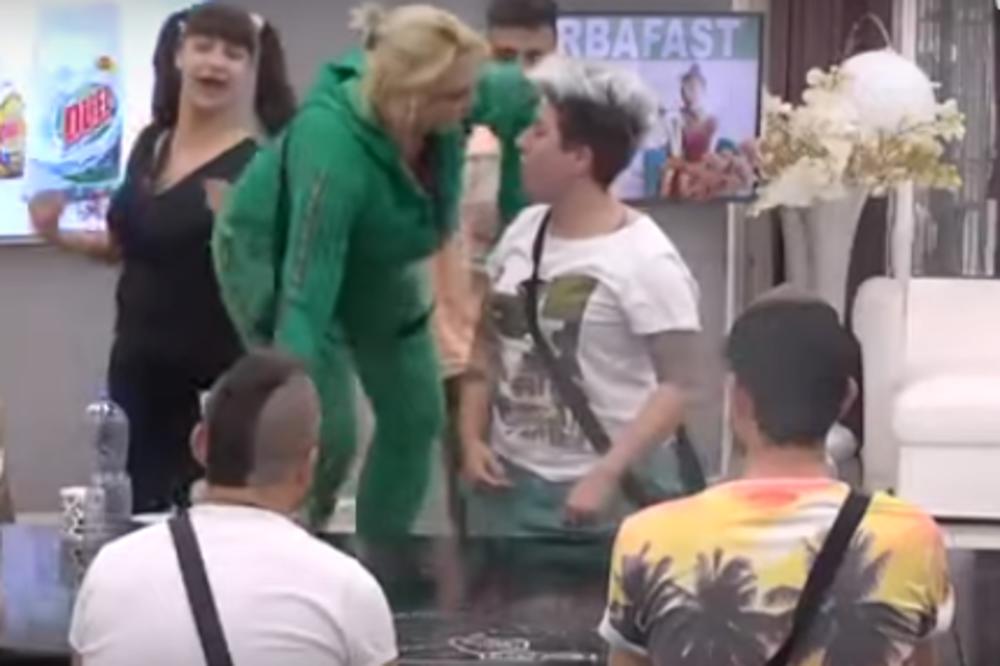 KAKO MARIJA KULIĆ IZGLEDA POSLE BATINA! Slomljene naočare, dobila po NOSU od MATORE, jezivo ZAPOMAGANJE!