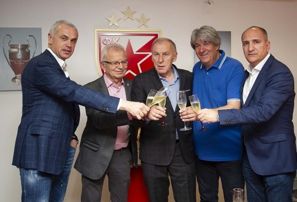 Dika Stojanović sa čelnicima Zvezde  