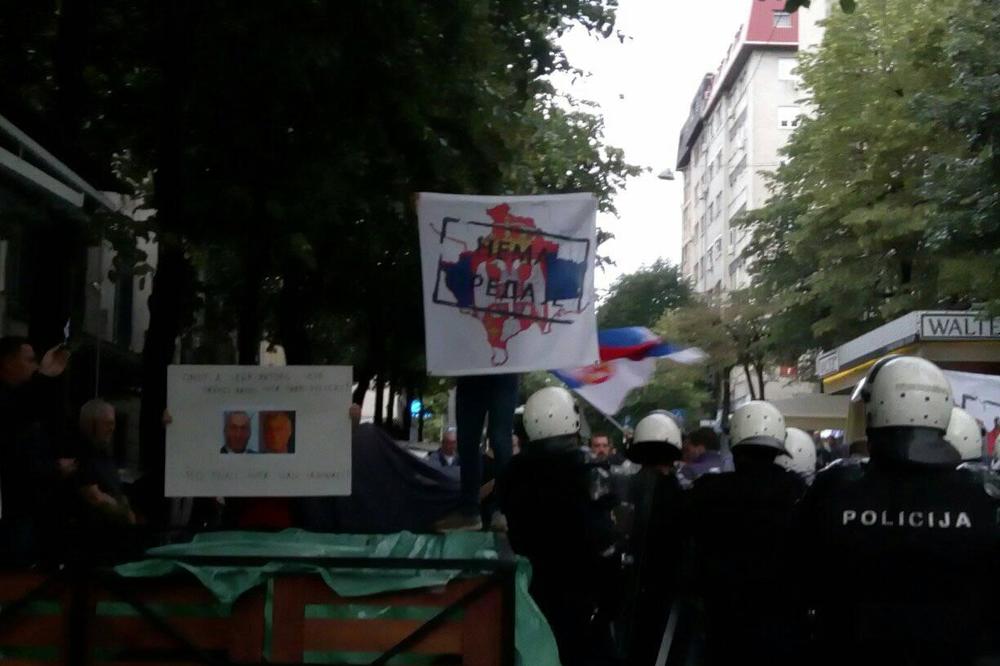 GLAVE HAŠIMA TAČIJA I RAMUŠA HARADINAJA U CENTRU BEOGRADA: Ono što piše na njima je do sada NEVIĐENO! (FOTO)