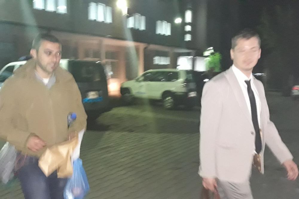 PUŠTENI DA SE BRANE SA SLOBODE: Oslobođeno šestoro Srba koji su uhapšeni u Zubinom Potoku!