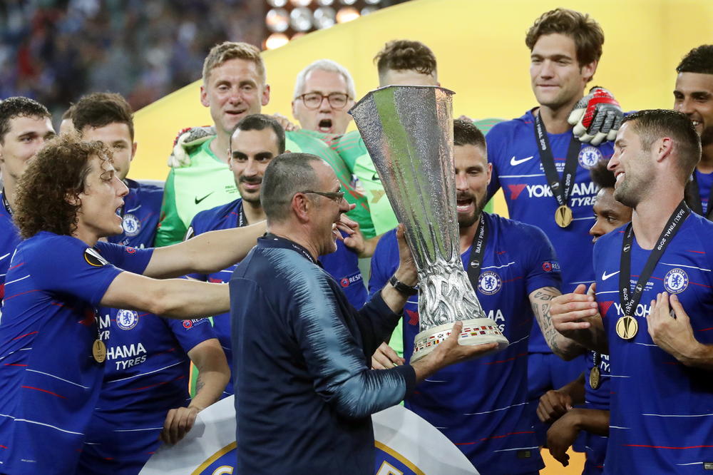 MARĆELO LIPI ZA SIROTINJU: Sari uzeo prvi trofej, pa zapalio cigaru nasred terena!