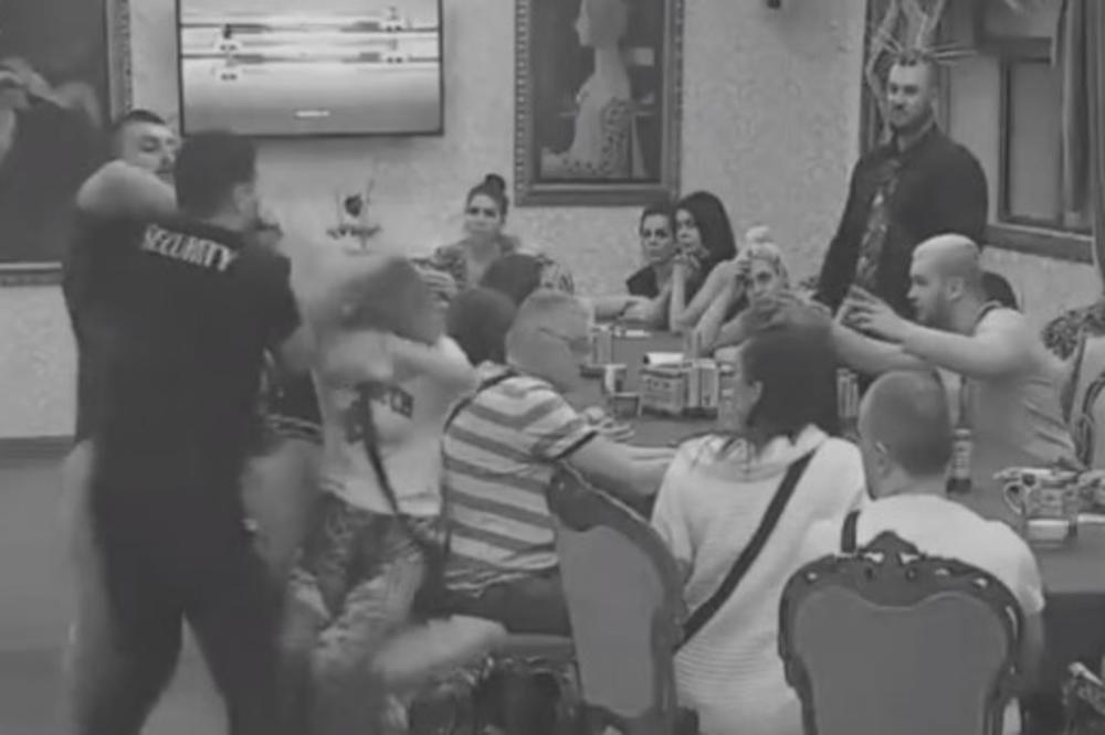 JOŠ JEDAN ĐETIĆ PRETUKAO ŽENU U RIJALITIJU: ČUPAO Jelenu i VUKAO je po vili! Morali da je SKLONE od nasilnika!