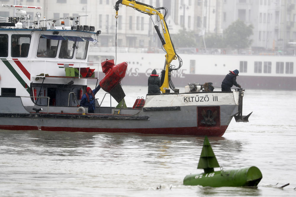 MEĐU PUTNICIMA JE BILA I DEVOJČICA (6)! Policija započinje ISTRAGU o nesreći u Budimpešti, uskoro će izvući brod
