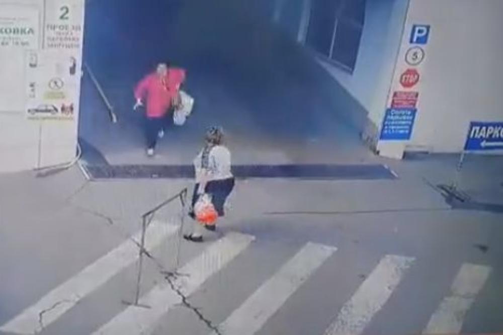 STRAVIČAN SUDAR DVE BABE: Pravo je čudo kako nisu ostale bez kukova! (VIDEO)