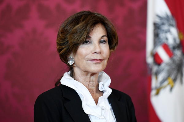 ONA ĆE BITI PRVA KANCELARKA AUSTRIJE U ISTORIJI: Nakon smene Kurca, vodiće prelaznu vladu!